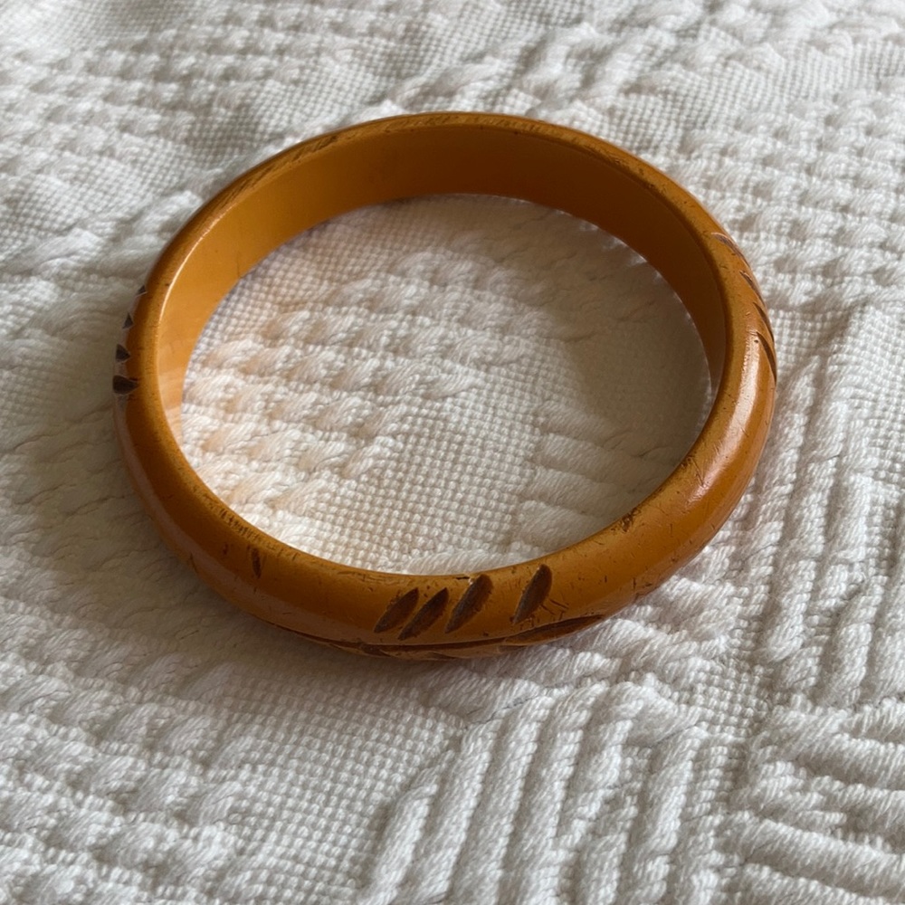 Vintage Bakelite Bangle